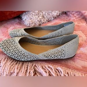 Pair of women’s Toms flats